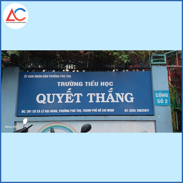 Quảng cáo Anh Chương khuyên bạn nên lựa chọn vật liệu tùy theo mục đích sử dụng, vị trí lắp đặt và ngân sách đầu tư